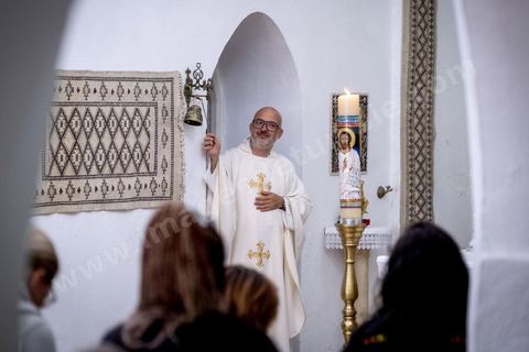 L'église Saint-Joseph de Djerba, située dans la ville de Houmt Souk sur l'île de Djerba, est une église catholique construite en 1848 et agrandie en 1855. Cédée au gouvernement tunisien en 1964, elle devient un bâtiment municipal avant de retrouver sa fonction sacerdotale en 2005.