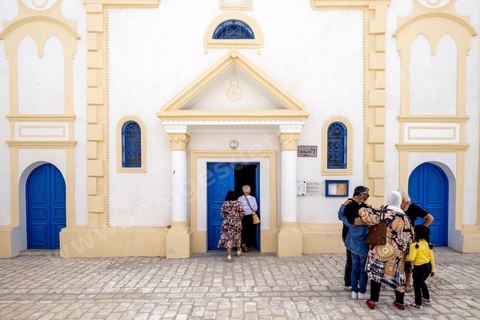 L'église Saint-Joseph de Djerba, située dans la ville de Houmt Souk sur l'île de Djerba, est une église catholique construite en 1848 et agrandie en 1855. Cédée au gouvernement tunisien en 1964, elle devient un bâtiment municipal avant de retrouver sa fonction sacerdotale en 2005.