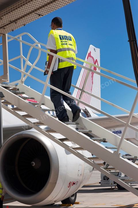 Chef avion de la TAV sur Avion de Tunisair sur le tarmac de l'Aéroport international d'Enfidha Zine El Abidine Ben Ali