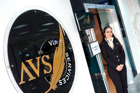 Salon AVS et hôtesse d'accueil à l'aéroport de Tunis Carthage. VIP Services pour les voyageurs haut de gamme