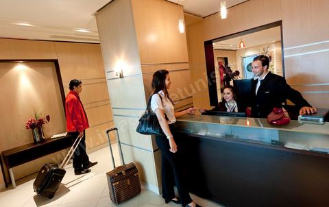Salon AVS à l'aéroport de Tunis Carthage. VIP Services pour les voyageurs haut de gamme