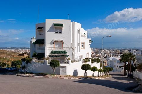 Résidence haut standing sur les hauts de la nouvelle ville de Ennasr au coeur de Tunis, ville nouvelle de résidence, d'affaires et de commerces