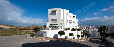 Résidence haut standing sur les hauts de la nouvelle ville de Ennasr au coeur de Tunis, ville nouvelle de résidence, d'affaires et de commerces