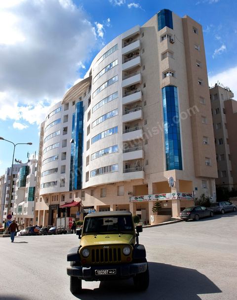 Les grands artères de la nouvelle ville de Ennasr au coeur de Tunis, ville nouvelle de résidence, d'affaires et de commerces