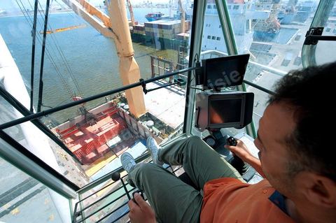 Zone de Fret et commercial, chargement et déchargement des bateaux dans le Port commercial de Radès