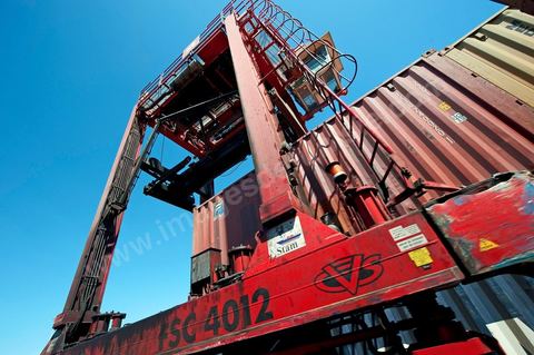 Zone de Fret et commercial, chargement et déchargement des bateaux dans le Port commercial de Radès