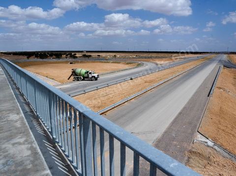 Nouvelle autoroute en fin de chantier de Msaken a Sfax