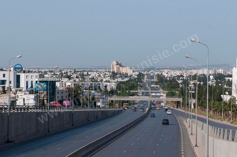 Route X , boulevard périphérique interne traversant les zones résidentielles d'El Manar et El Menzah