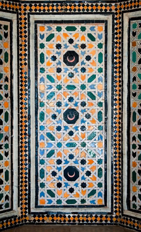 intérieure de la Koubba du Belvédère après sa restauration - détail de la céramique murale