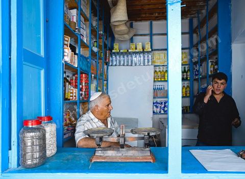 Epicerie dans le caravanserail de la synagogue de la Ghriba durant le pelerinage juif annuel au village de Erriadh ou Hara Sghira sur l'ile de djerba
