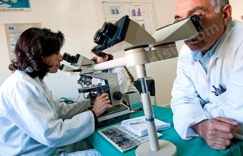 Laboratoire d'analyses des ovules et spermes au Centre de Recherche en Santé de la Repproduction de l'Ariana à Tunis - Office national de la Famille et de la Population - Ministère de la Santé Publique