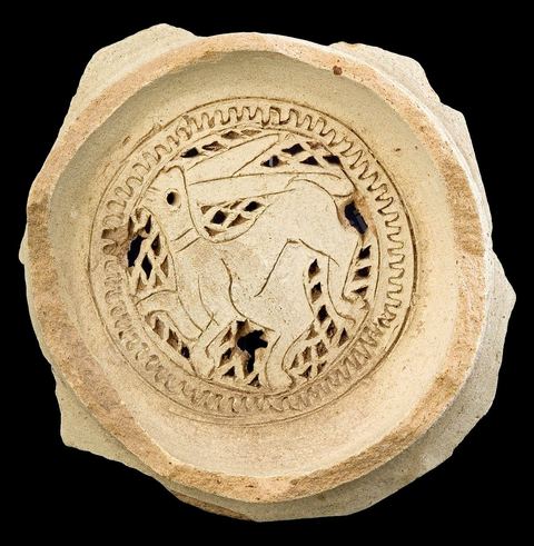 FILTRES DE JARRES À EAU EN POTERIE AJOURÉEEgypte (fatimide et mamelouke), 11 -15  siècle.