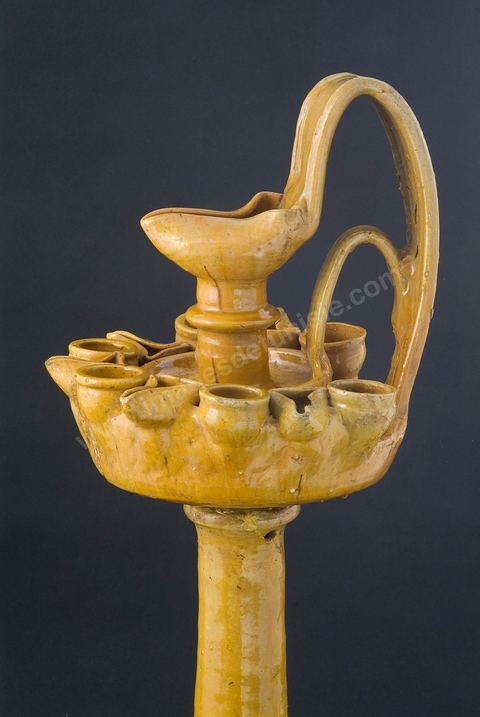 Lampe chandelier, "Mnara bel Haska", Nabeul début 20ème siécle - Ceramique jaune et verte - Lalla Hadria Museum - Djerba Explore - Djerba