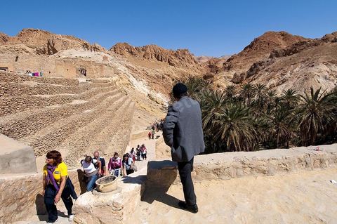 Village berbere de montagne et oasis de Chebika dans la region du Djerid au sud de la Tunisie