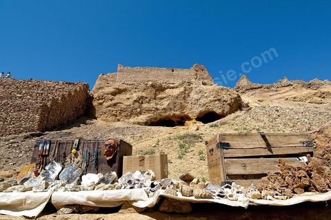 Village berbere de montagne et oasis de Chebika dans la region du Djerid au sud de la Tunisie