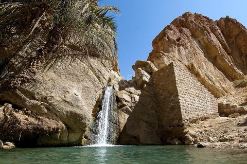 Village berbere de montagne et oasis de Chebika dans la region du Djerid au sud de la Tunisie