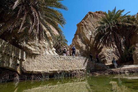 Village berbere de montagne et oasis de Chebika dans la region du Djerid au sud de la Tunisie