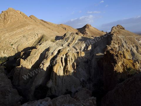 Village berbere de montagne et oasis de Chebika dans la region du Djerid au sud de la Tunisie