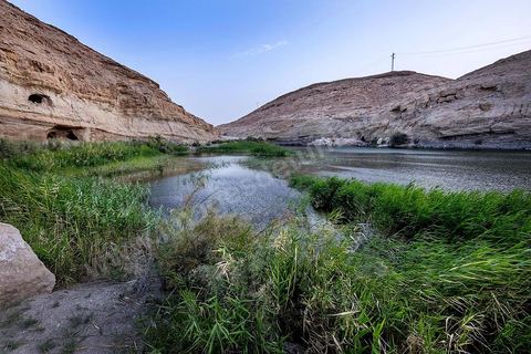 A quelques kilomètres du Lac de "Gafsa Beach" un géologue de la CPG nous montre d'autres lac artificiel situés au coeur des carrières de phosphate, ici la lac de la mine de Loussaief. 