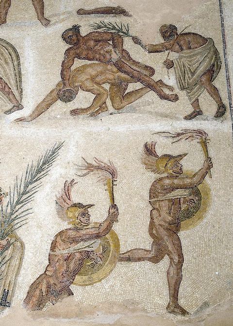 L'exceptionnelle mosaïque de l'antique Gafsa, Capsa, représentant les jeux athlétiques, ancêtre des jeux olympiques. La mosaïque tout en mouvement et en rythme représente les différentes disciplinez des jeux antiques : la course à pied, la lutte, la boxe, avec les prix et remise des prix, et la parade des vainqueurs. Provenance Capsa, début du IVe S.