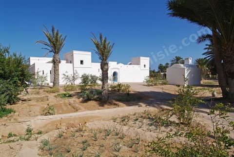 Houch traditionnel au milieu du jardin du menzel - Djerba Explore - Ile de Djerba