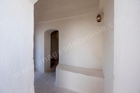 E10-1195