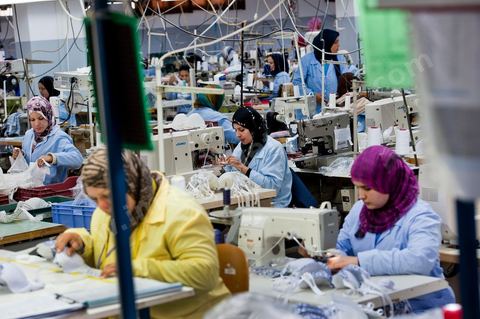 Usine Isalys à Sfax, atelier de confection de lingerie féminine notamment de la marque de lingerie Lejaby. Mais Isalys sous traite aussi pour Barbara, Aubade, Etam, Rassurel, Decathlon, Go Sport, ...