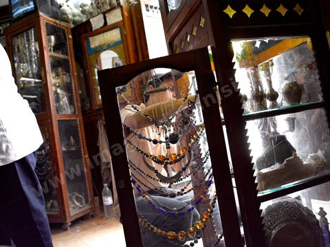Bijouterie juive La Coupole. Au coeur des souks de la medina de Houmt Souk, le quartier des bijoutiers est tenu par les juifs - a djerba les bijoux en or des juifs sont utlisés par les femmes musulman au quotidien.