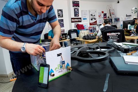 Laboratoire d'étudiants à l'Ecole Supérieure Privée d'Ingénierie et de Technologiues (Esprit) au  Pôle Technologique et de Communication d'El Ghazala dans la banlieue nord de Tunis