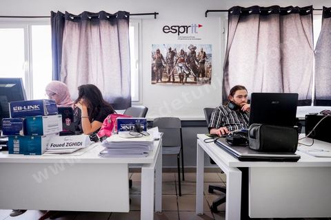 Laboratoire d'étudiants à l'Ecole Supérieure Privée d'Ingénierie et de Technologiues (Esprit) au  Pôle Technologique et de Communication d'El Ghazala dans la banlieue nord de Tunis