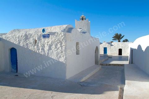 Mosquée Bezim sur la route entre Ajim et Houmt Souk à Djerba