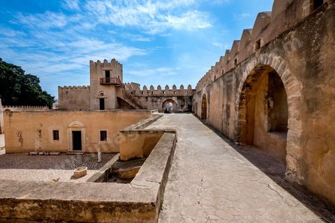 La Kasbah de Sfax, la seconde ville du pays et capitale du sud. Grande ville portuaire et industrielle, mais aussi culturelle avec ses remparts, sa medina, ses nombreux monuments historiques et ses musées. 