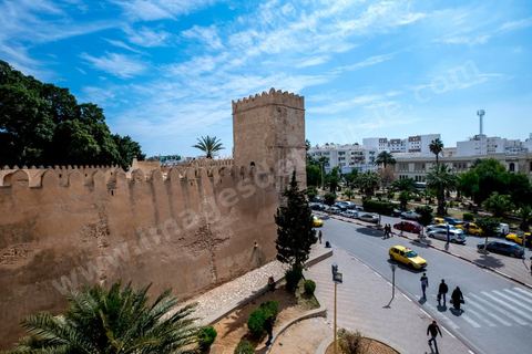 La Kasbah de Sfax, la seconde ville du pays et capitale du sud. Grande ville portuaire et industrielle, mais aussi culturelle avec ses remparts, sa medina, ses nombreux monuments historiques et ses musées. 