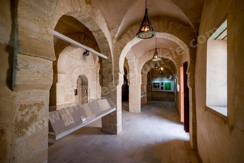 Salle du musée de l'architecture traditionnelle dans la Kasbah de Sfax, la seconde ville du pays et capitale du sud. Grande ville portuaire et industrielle, mais aussi culturelle avec ses remparts, sa medina, ses nombreux monuments historiques et ses musées. 
