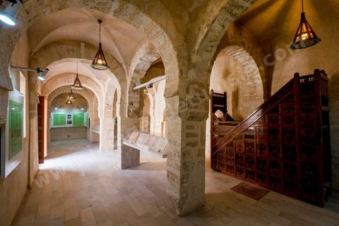 Salle du musée de l'architecture traditionnelle dans la Kasbah de Sfax, la seconde ville du pays et capitale du sud. Grande ville portuaire et industrielle, mais aussi culturelle avec ses remparts, sa medina, ses nombreux monuments historiques et ses musées. 