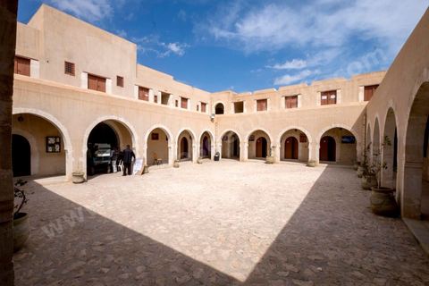 Foundouk des forgerons dans la medina Sfax, la seconde ville du pays et capitale du sud. Grande ville portuaire et industrielle, mais aussi culturelle avec ses remparts, sa medina, ses nombreux monuments historiques et ses musées. 