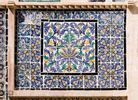 Le Dar Jallouli musée d'arts et Traditions populaires dans la medina de Sfax, la seconde ville du pays et capitale du sud. Grande ville portuaire et industrielle, mais aussi culturelle avec ses remparts, sa medina, ses nombreux monuments historiques et ses musées. 