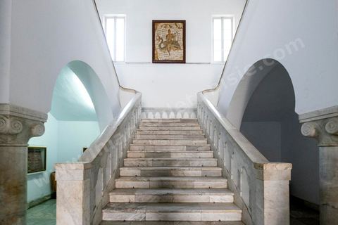 Mosaïque romaine dans le musée archéologique au coeur de la municipalité de Sfax, la seconde ville du pays et capitale du sud. Grande ville portuaire et industrielle, mais aussi culturelle avec ses remparts, sa medina, ses nombreux monuments historiques et ses musées. 