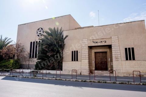 Synagogue de Sfax, la seconde ville du pays et capitale du sud. Grande ville portuaire et industrielle, mais aussi culturelle avec ses remparts, sa medina, ses nombreux monuments historiques et ses musées. 