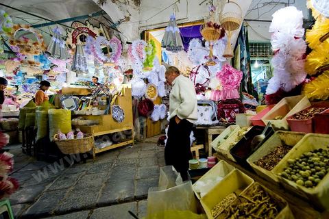Souk el Attarine - boutiques pour trousseau de mariage - médina de Tunis