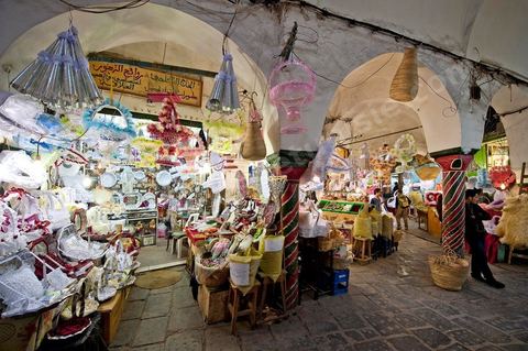 Souk el Attarine - boutiques pour trousseau de mariage - médina de Tunis