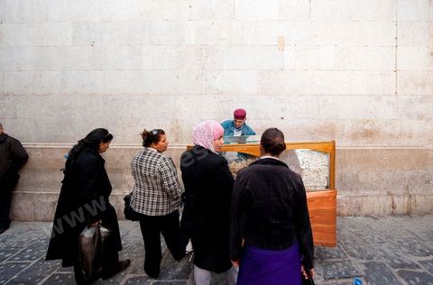 Souk el Attarine - vendeur ambulant de fromage frais - médina de Tunis