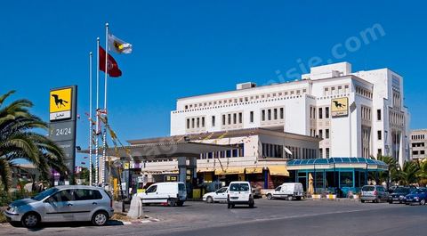 Façade du siège social de la SNDP Société Nationale de Distribution du Pétrole à Tunis
