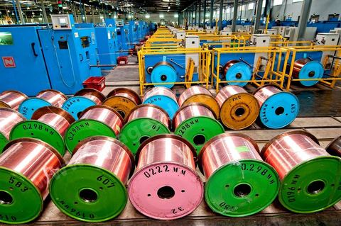 Usine de COFICAB fabrication des fils câbles électriques destinés à l’industrie automobile à Sedjoumi dans la banlieue ouest de Tunis