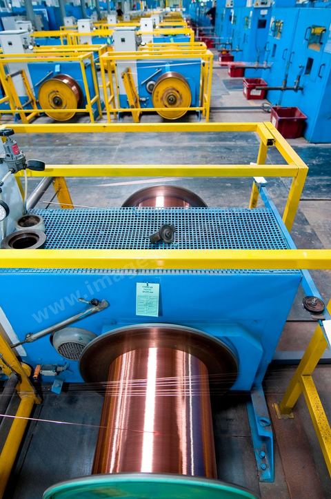 Usine de COFICAB fabrication des fils câbles électriques destinés à l’industrie automobile à Sedjoumi dans la banlieue ouest de Tunis