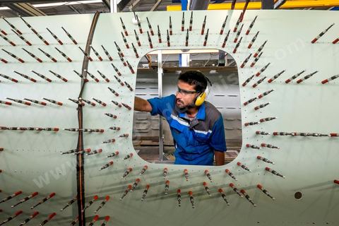 Site de production de Aérolia dans la banlieue sud de Tunis au coeur du nouveau concept de pôle aéronautique développé depuis 2009. Ce site de la filiale de Airbus Industrie produit des éléments des nouveaux Airbus A320. 