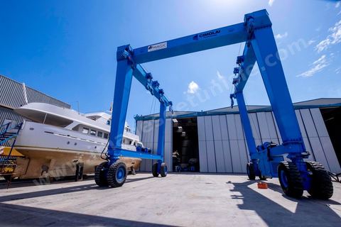 Fabrication et réparation de Yachts de luxe à Menzel Bourguiba. Parc D'activités économiques de Bizerte site de Bizerte. 