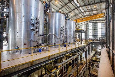 Usine de raffinage de sucre de Bizerte a été achetée par un investisseur libyen. Il s’agit d’une entreprise confisquée par l’Etat, rachetée par le libyen et louée, par la suite, à une entreprise française.
