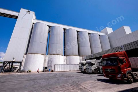 Usine de raffinage de sucre de Bizerte a été achetée par un investisseur libyen. Il s’agit d’une entreprise confisquée par l’Etat, rachetée par le libyen et louée, par la suite, à une entreprise française.
