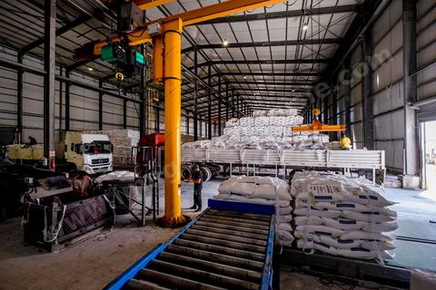 Usine de raffinage de sucre de Bizerte a été achetée par un investisseur libyen. Il s’agit d’une entreprise confisquée par l’Etat, rachetée par le libyen et louée, par la suite, à une entreprise française.
